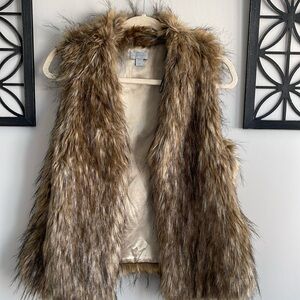 Belle Sky Faux Fir Vest. Size L